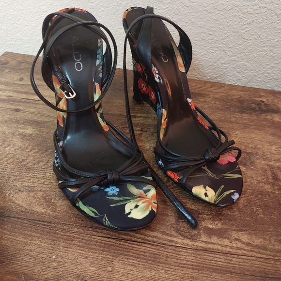 Aldo Wedge Sandles - Picture 2 of 4